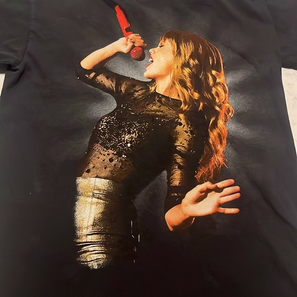 Taylor Swift’s Version Red Album T-shirt with a Rip Look Stitching - Picture 2 of 10